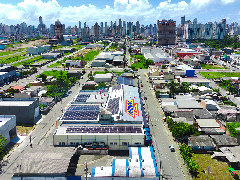 Perfis de alumínio em aplicação arquitetônica